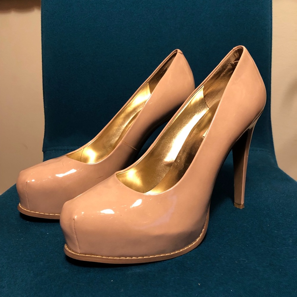 Simply Vera Vera Wang nude platform heels